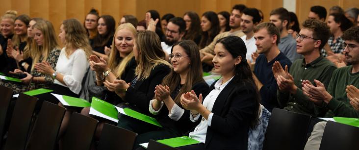 Übergabe der Bachelordiplome Sek I