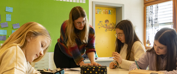 PHSG-Studentin unterrichtet Schülerinnen